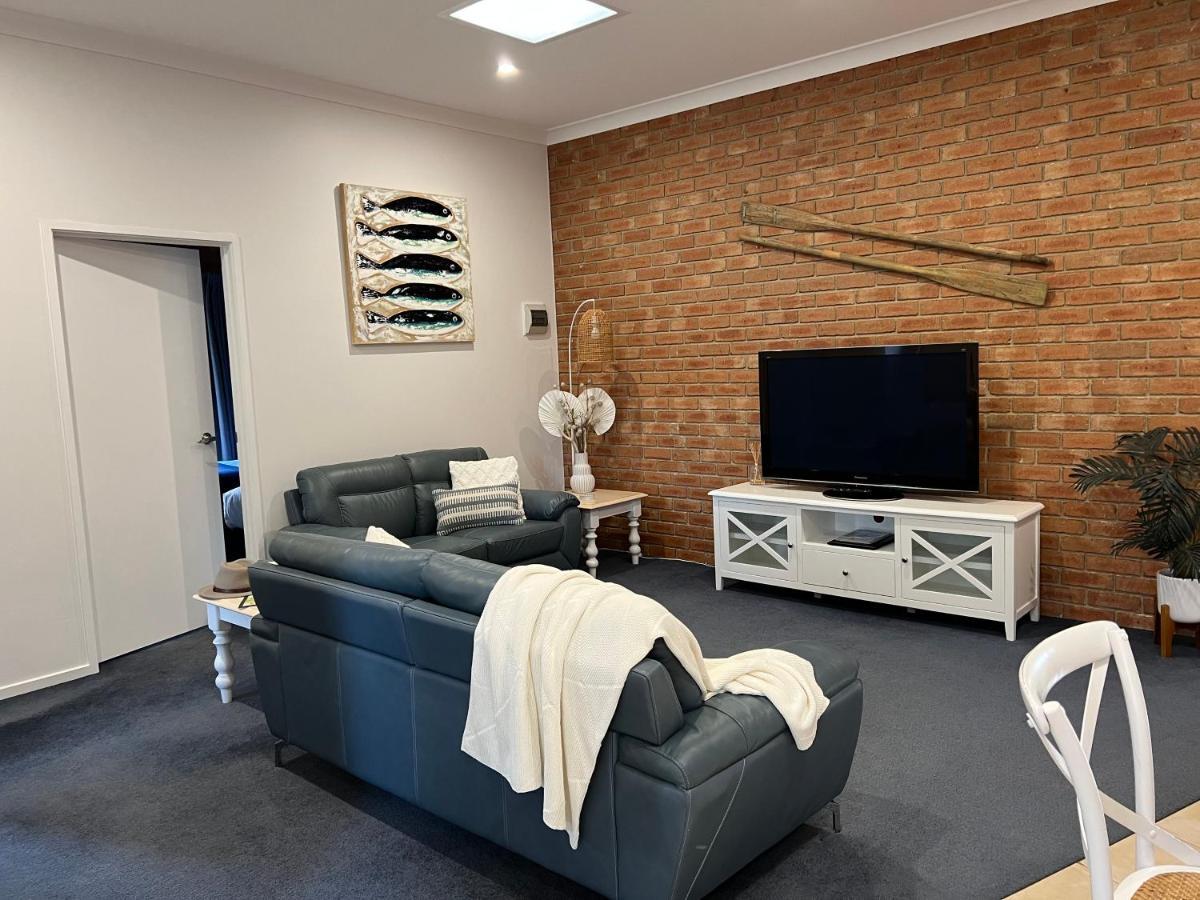 Coastal Waters Motor Inn Lakes Entrance Extérieur photo