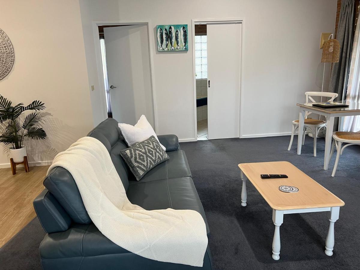Coastal Waters Motor Inn Lakes Entrance Extérieur photo