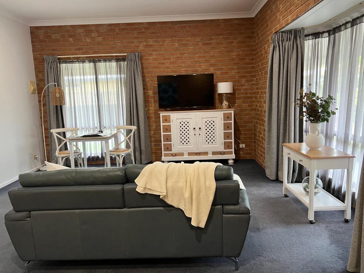 Coastal Waters Motor Inn Lakes Entrance Extérieur photo